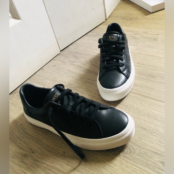 Givenchy men sneakers size 10 US. 44 EU - Picture 5 of 9